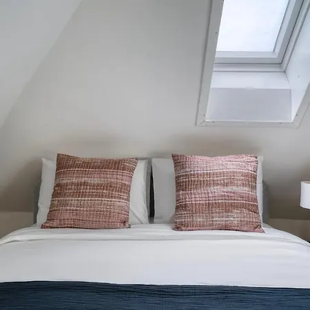 Eagle Charmante Dachgeschosswohnung Mit Design & Ausblick *