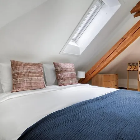 شقة Eagle Charmante Dachgeschosswohnung Mit Design & Ausblick