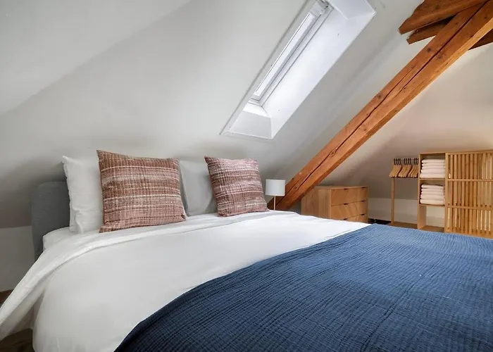 شقة Eagle Charmante Dachgeschosswohnung Mit Design & Ausblick