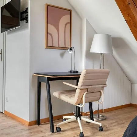 Eagle Charmante Dachgeschosswohnung Mit Design & Ausblick Lägenhet